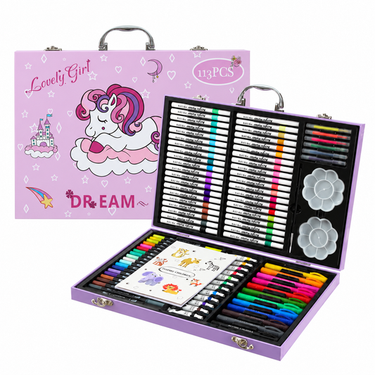 Roze unicorn tekenkoffer voor kinderen, geopend en gesloten weergegeven met markers, waterverf en tekenaccessoires.
