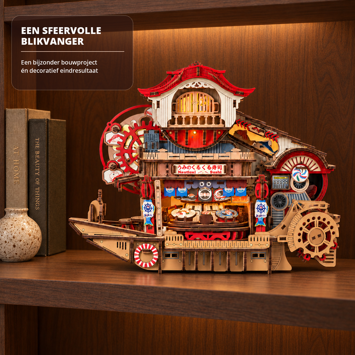Nautical Sushi houten model als sfeervolle decoratie op een houten boekenplank