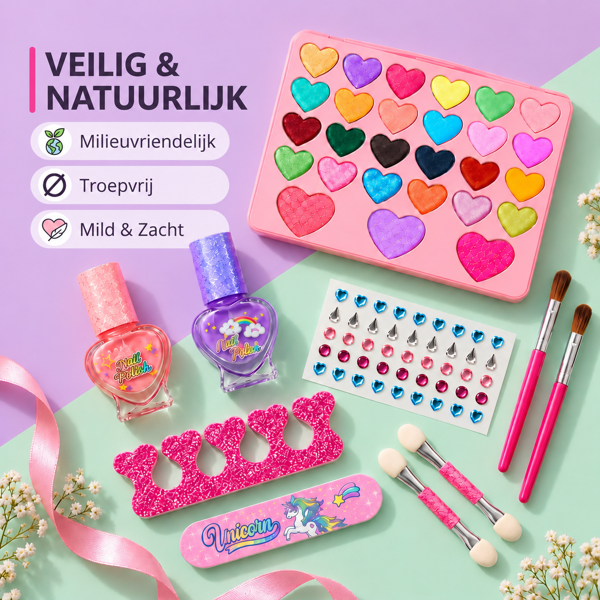 Roze hartvormig make-uppalet met nagellak, applicators, siersteentjes en nagelaccessoires